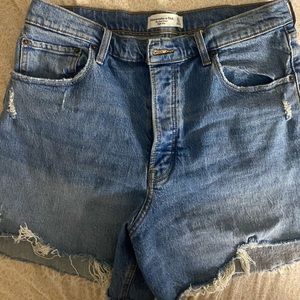Abercrombie women’s high rise dad shorts. FINAL SALE